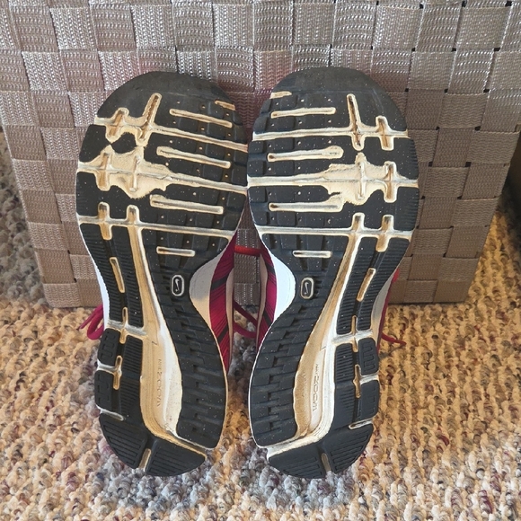 Nike Women's Pink and White Athletic Shoes - Picture 9 of 9